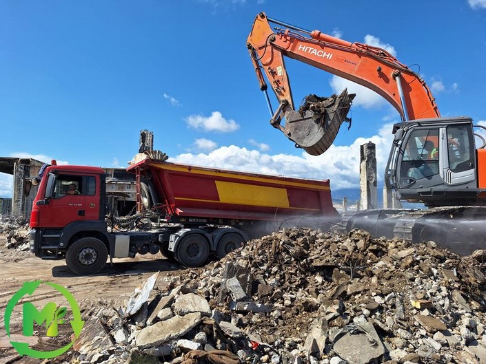 Carico rifiuti demolizione